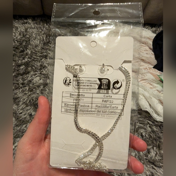 Fashion Jewelry Necklace and Earrings Set - Picture 2 of 2